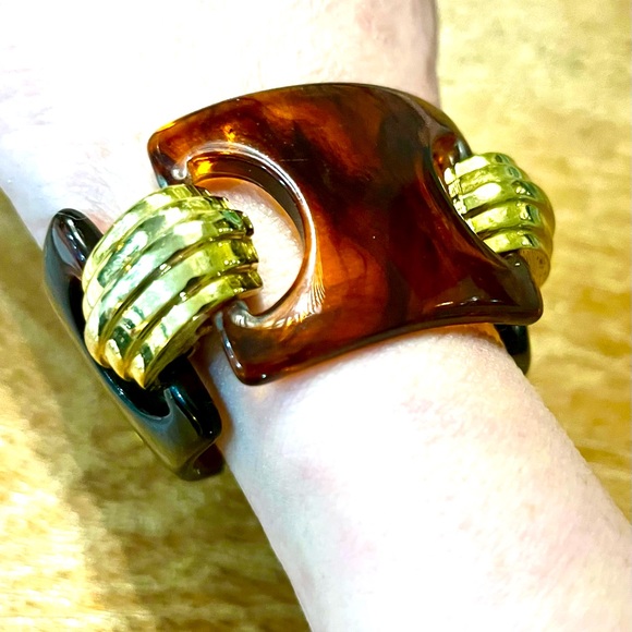 Harbor Resin Toggle Bracelet - tortoise main image 1